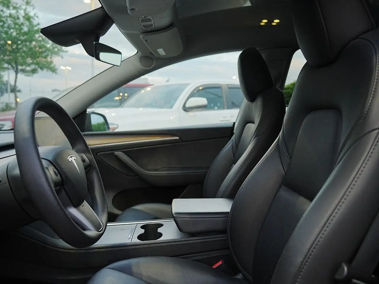 Tesla Model Y снимка Tesla Model Y