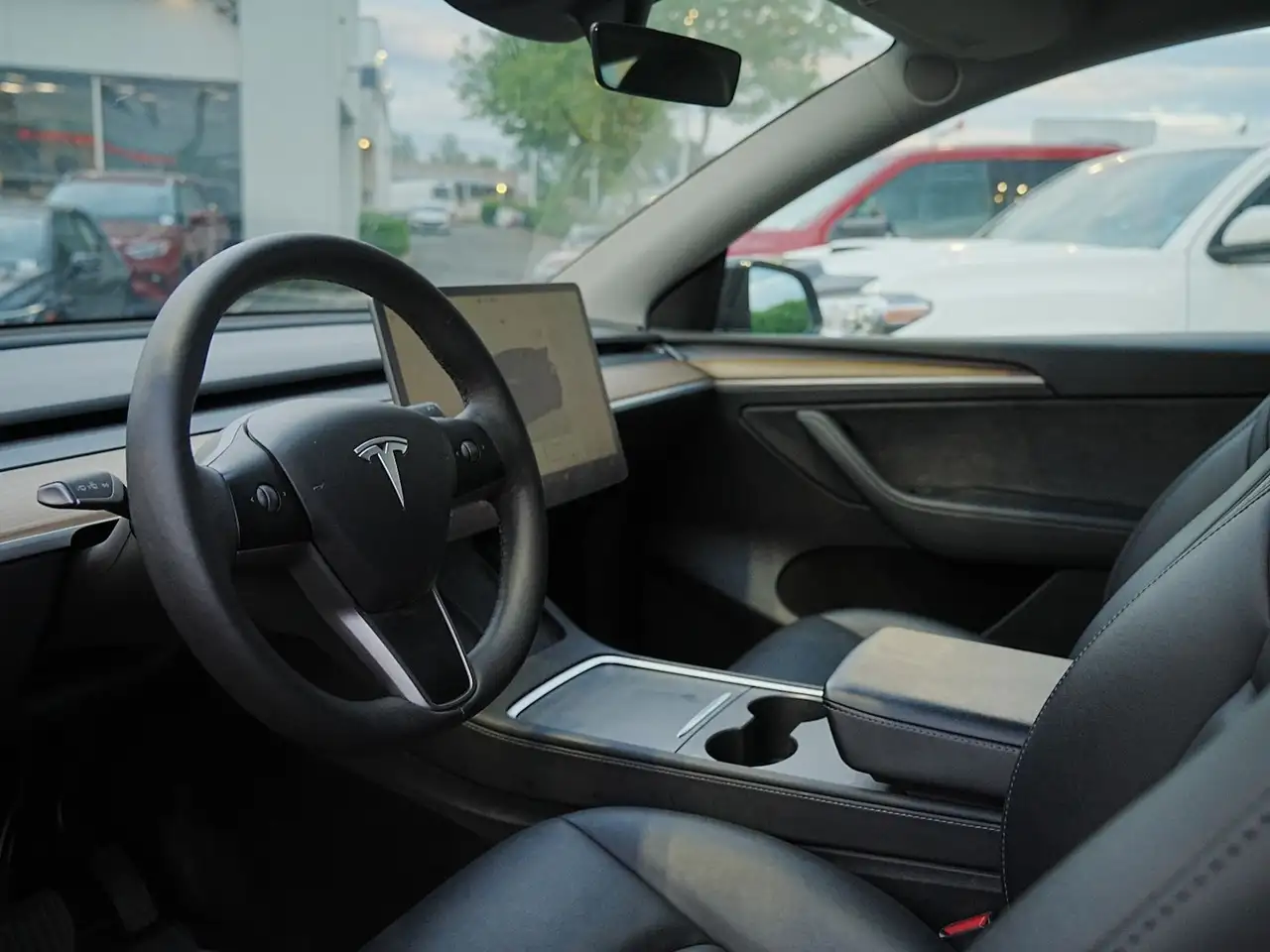 Tesla Model Y снимка Tesla Model Y