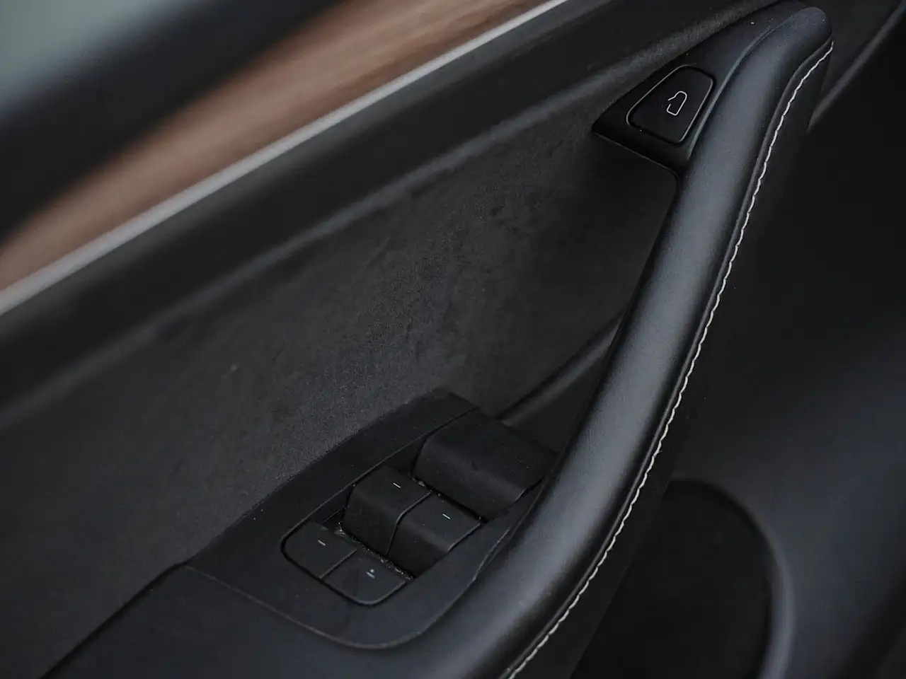 Tesla Model Y снимка Tesla Model Y