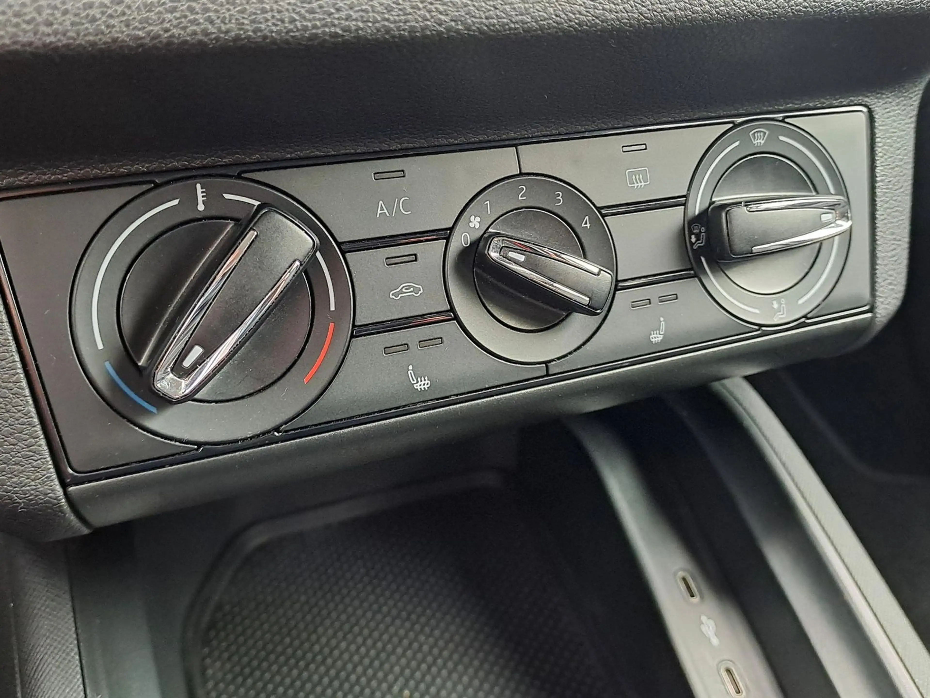 Skoda Scala 1.0 TSI Cool Plus — photo 12