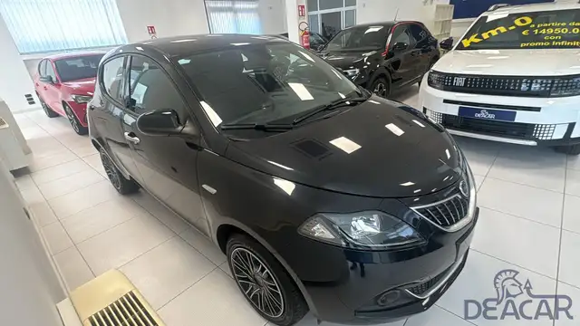 Lancia Ypsilon view 7