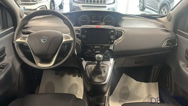 Lancia Ypsilon view 10