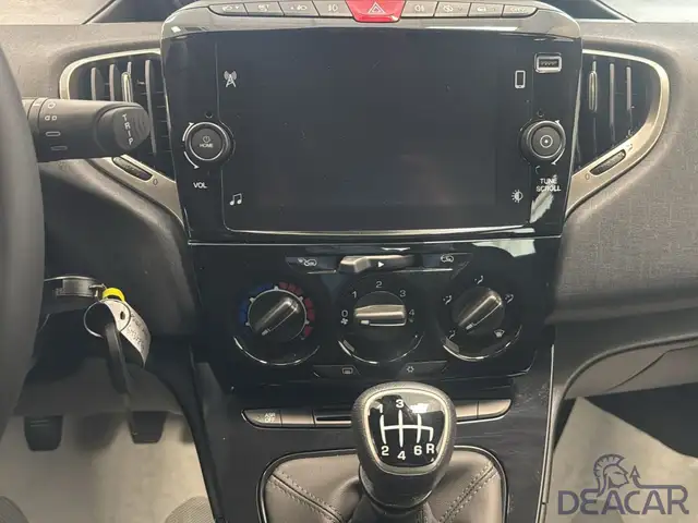 Lancia Ypsilon view 12