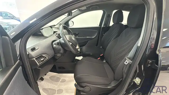 Lancia Ypsilon view 8