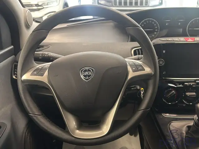 Lancia Ypsilon view 11