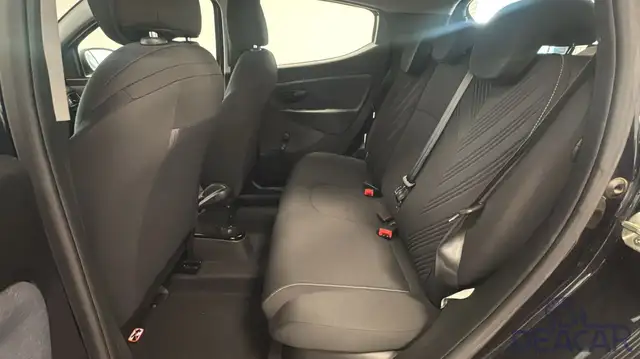 Lancia Ypsilon view 9