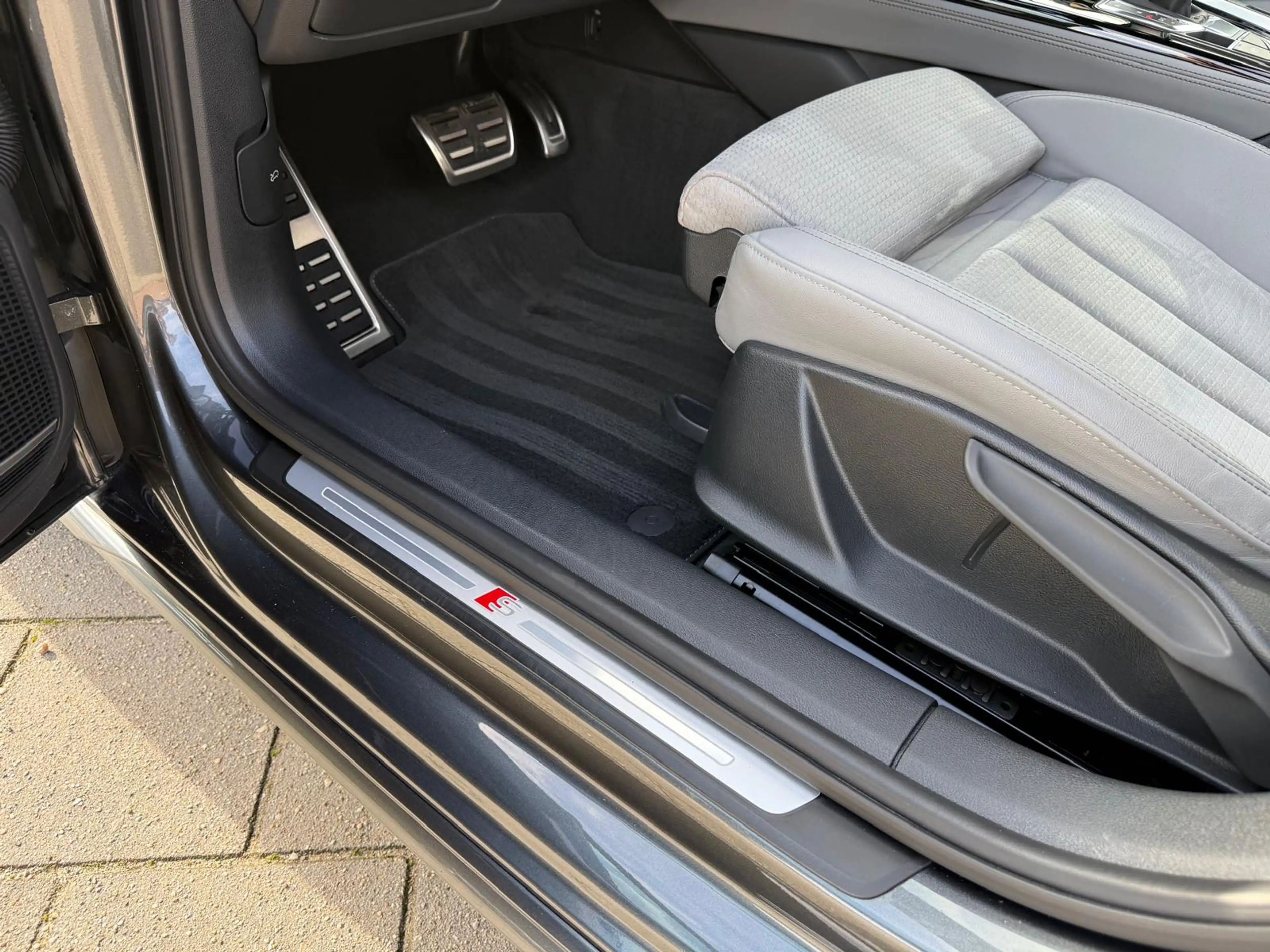Audi A4 Avant 40 TFSI 204PK S-Line S edition Competition 1 — photo 31