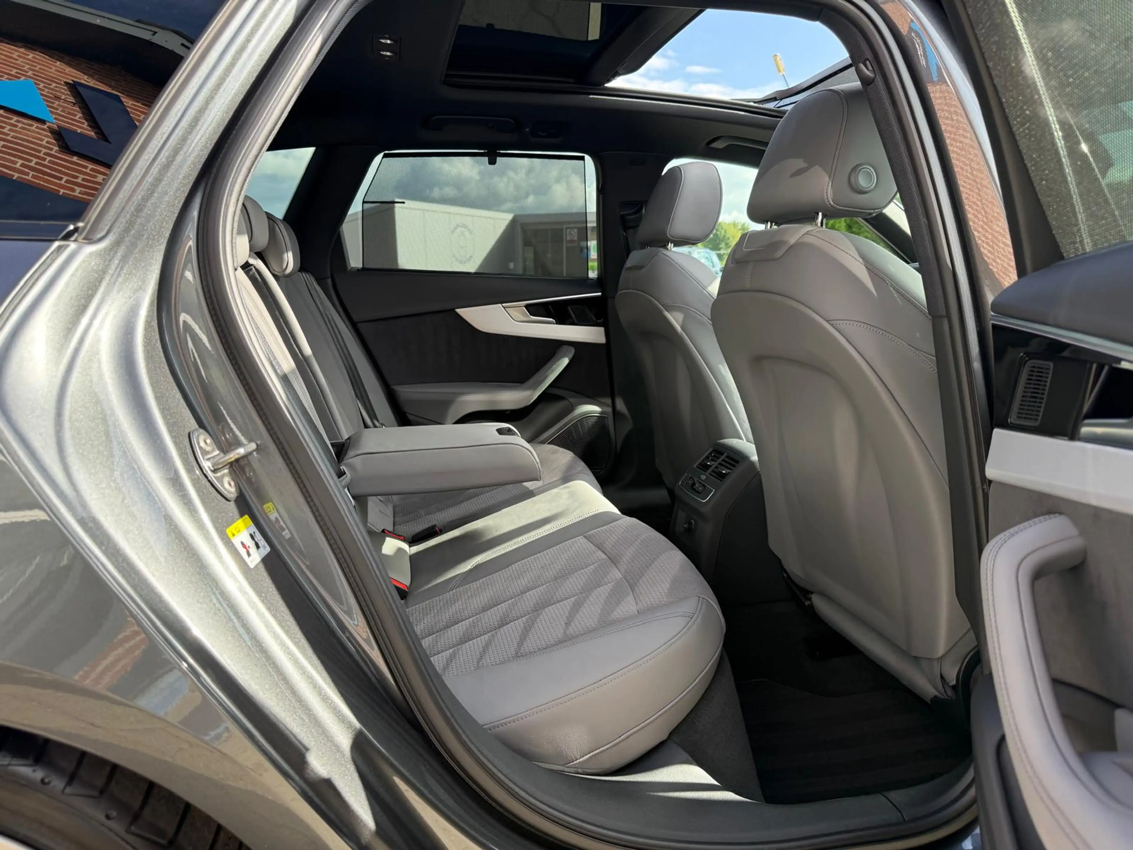 Audi A4 Avant 40 TFSI 204PK S-Line S edition Competition 1 — photo 19