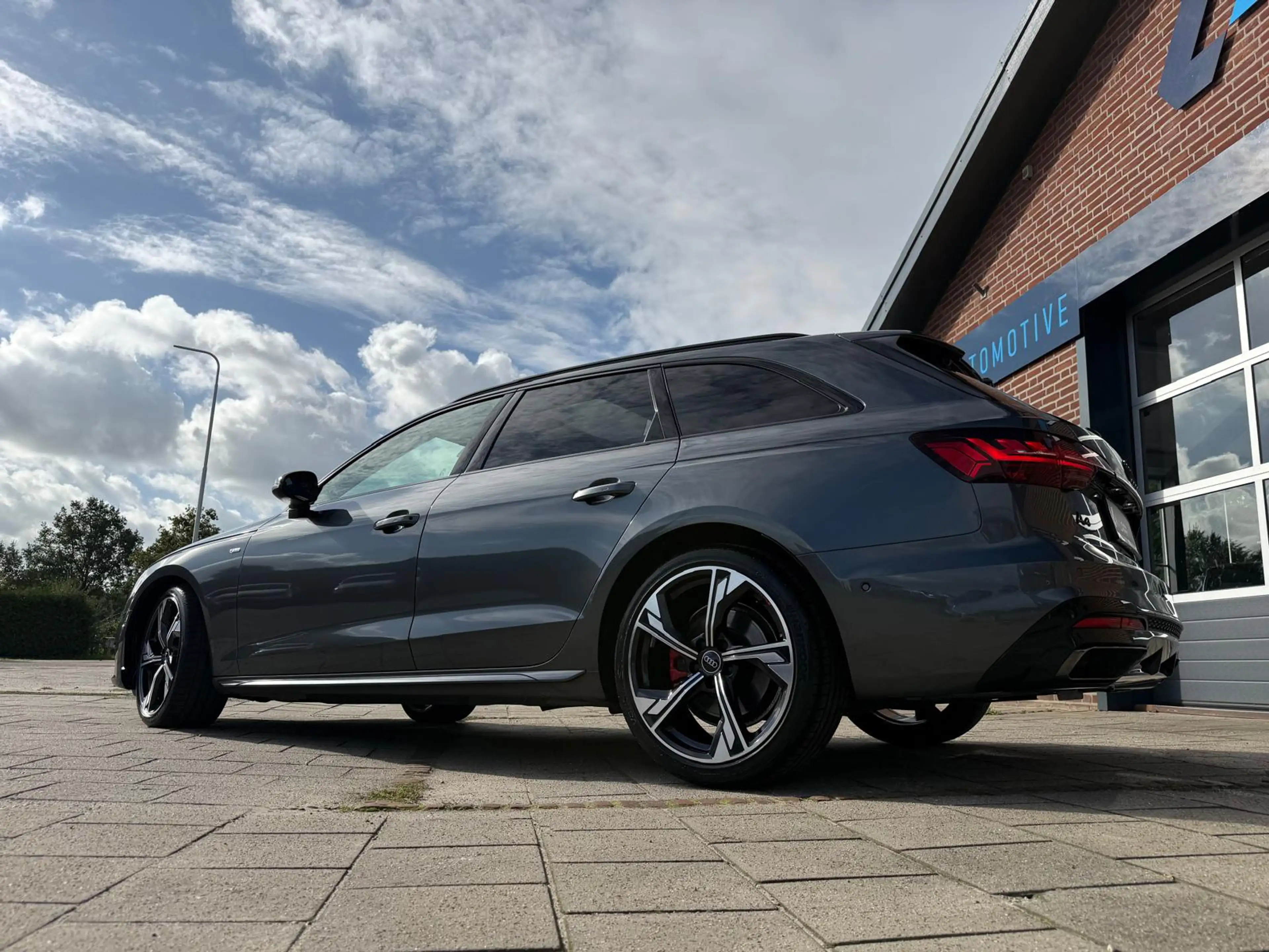 Audi A4 Avant 40 TFSI 204PK S-Line S edition Competition 1 — photo 3