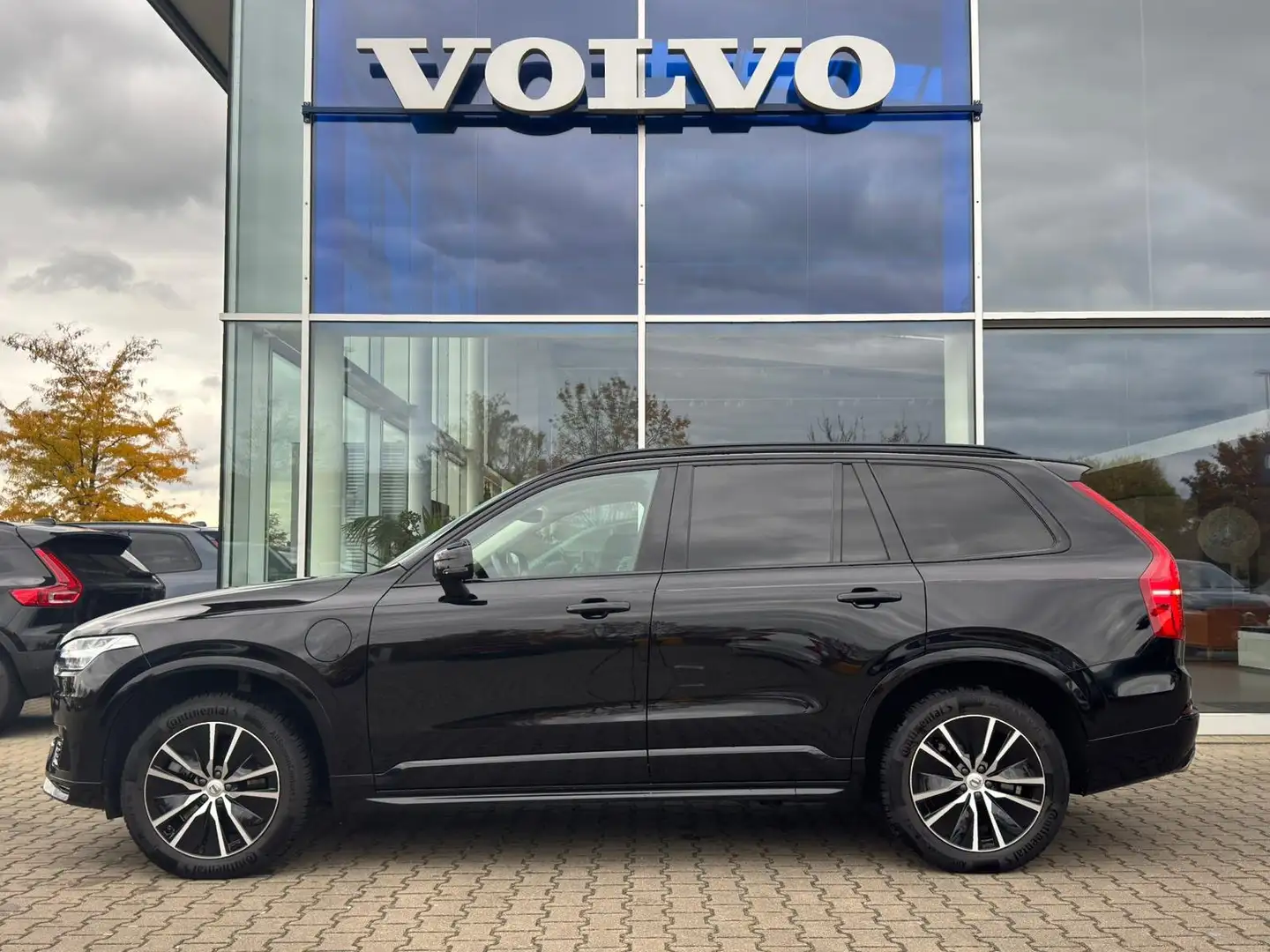 Volvo XC90 T8 R-Design Expression AWD Schwarz - 2