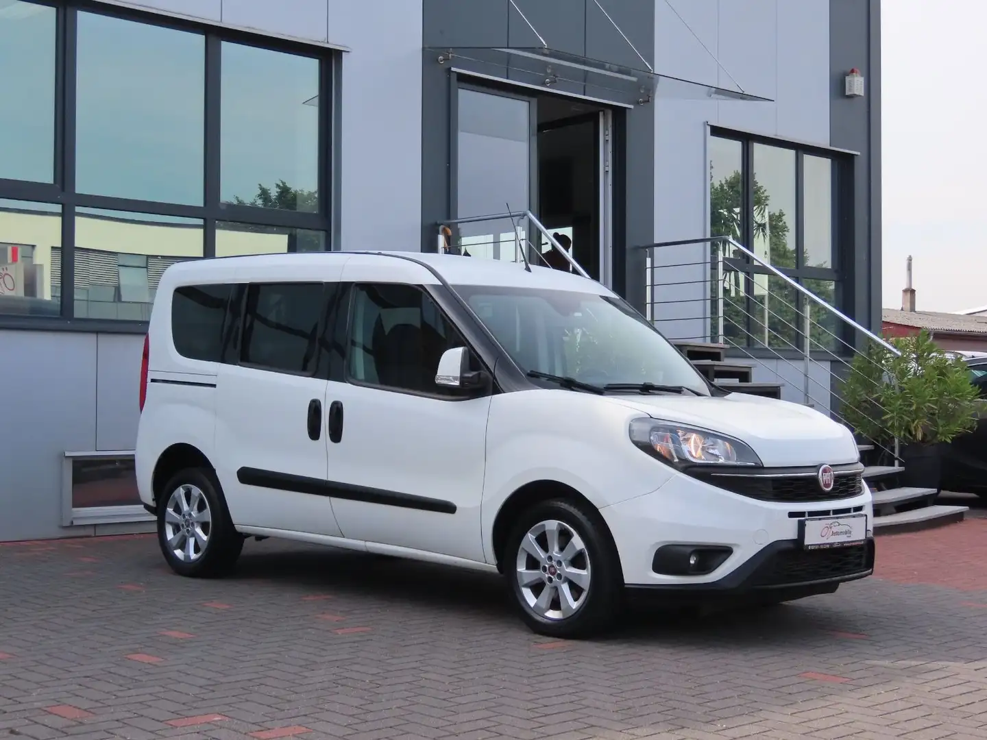 Fiat Doblo 1.6 16V Multijet Navigation PDC Blanc - 1