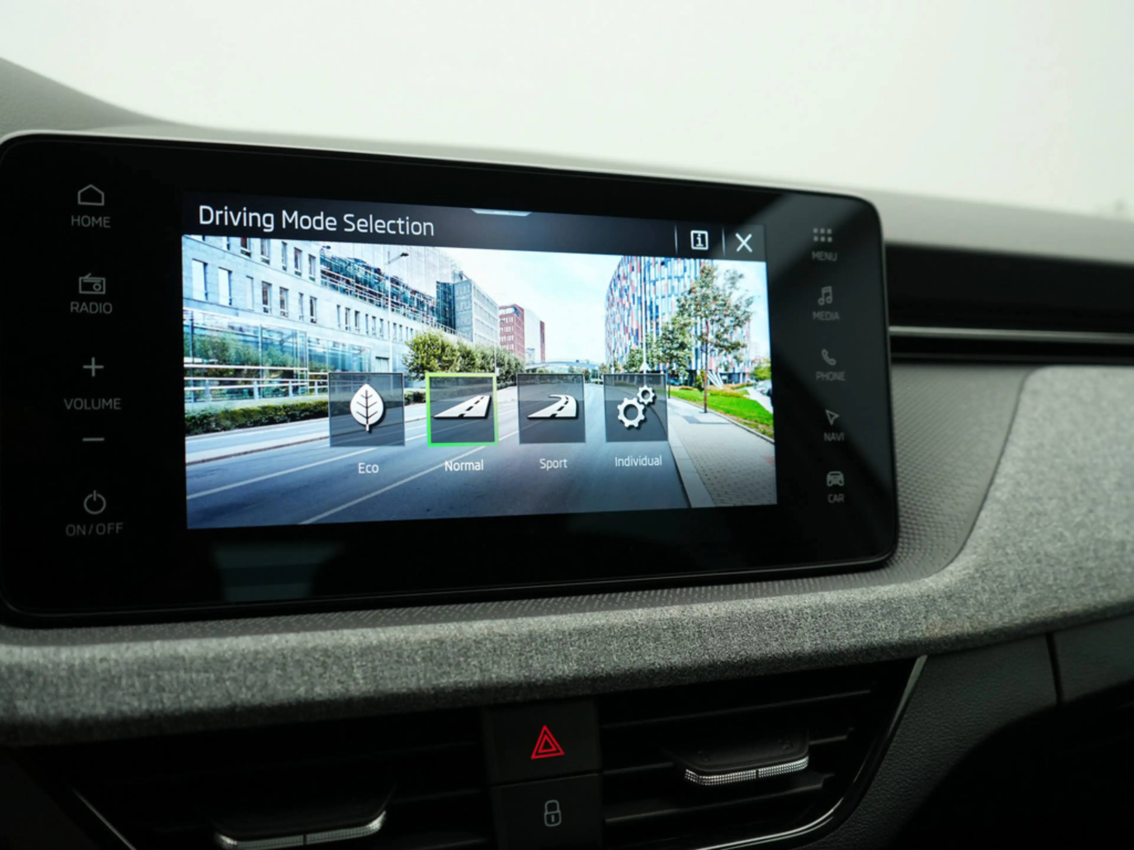 Skoda Kamiq Selection DSG CARPLAY PDC KAM AHK NAVI — photo 13