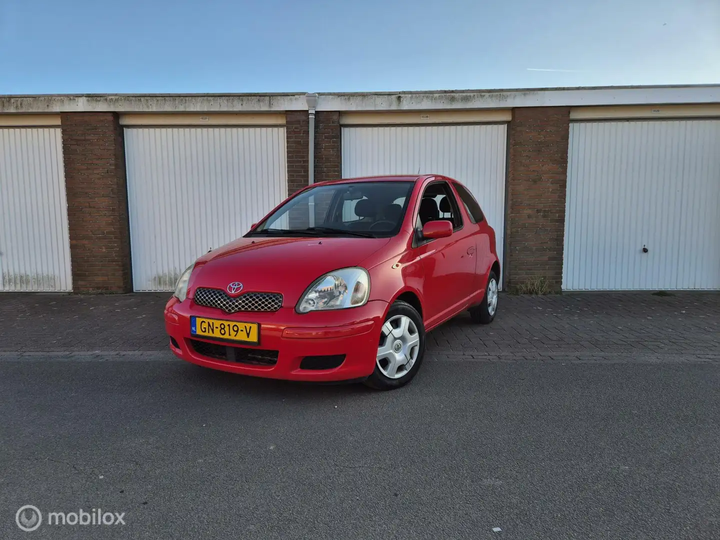Toyota Yaris 1.0 VVT-i Sol / Airco / Nieuwe APK Rosso - 1