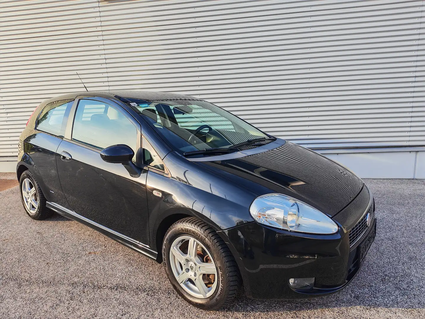 Fiat Grande Punto 1.4 16V Turbo Dynamic ° NUR126TKM ° Schwarz - 1