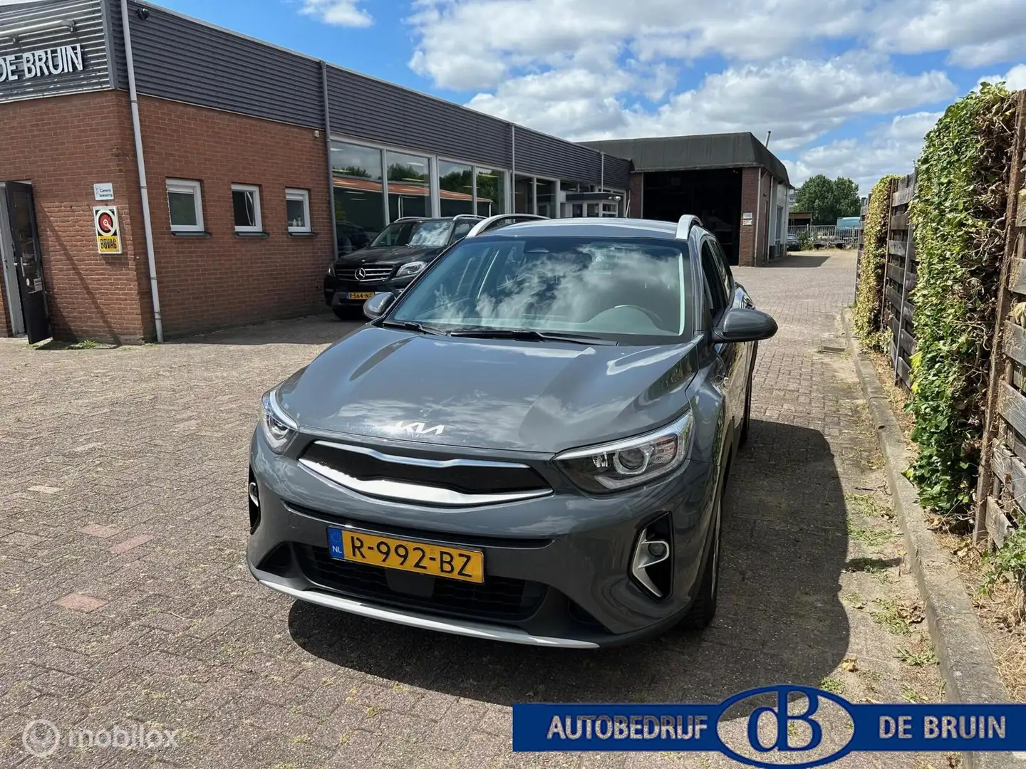 Kia Stonic 1.0 T-GDi MHEV DynamicLine Gris - 2