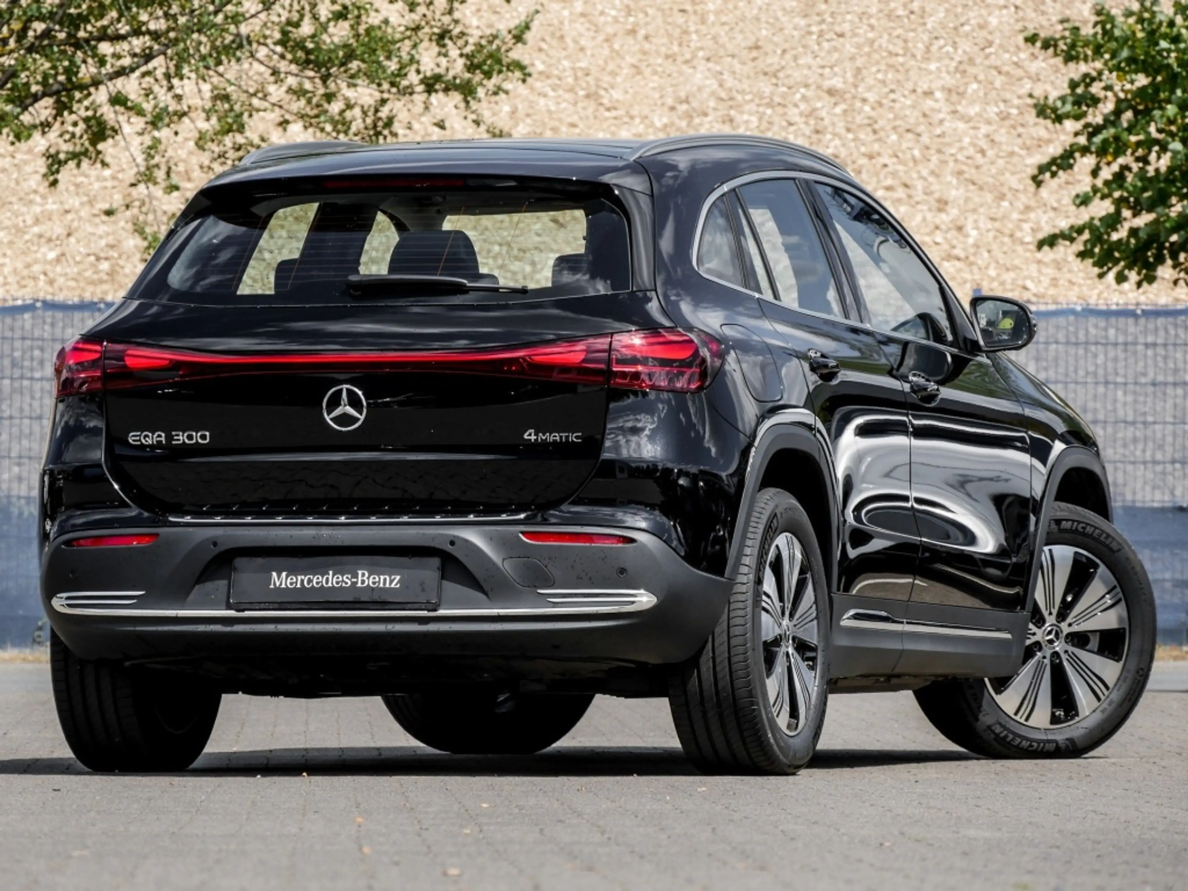 Mercedes-Benz EQA 300 4M Progressive/Pano/360/Ambi/Totw/LED/18 — photo 3