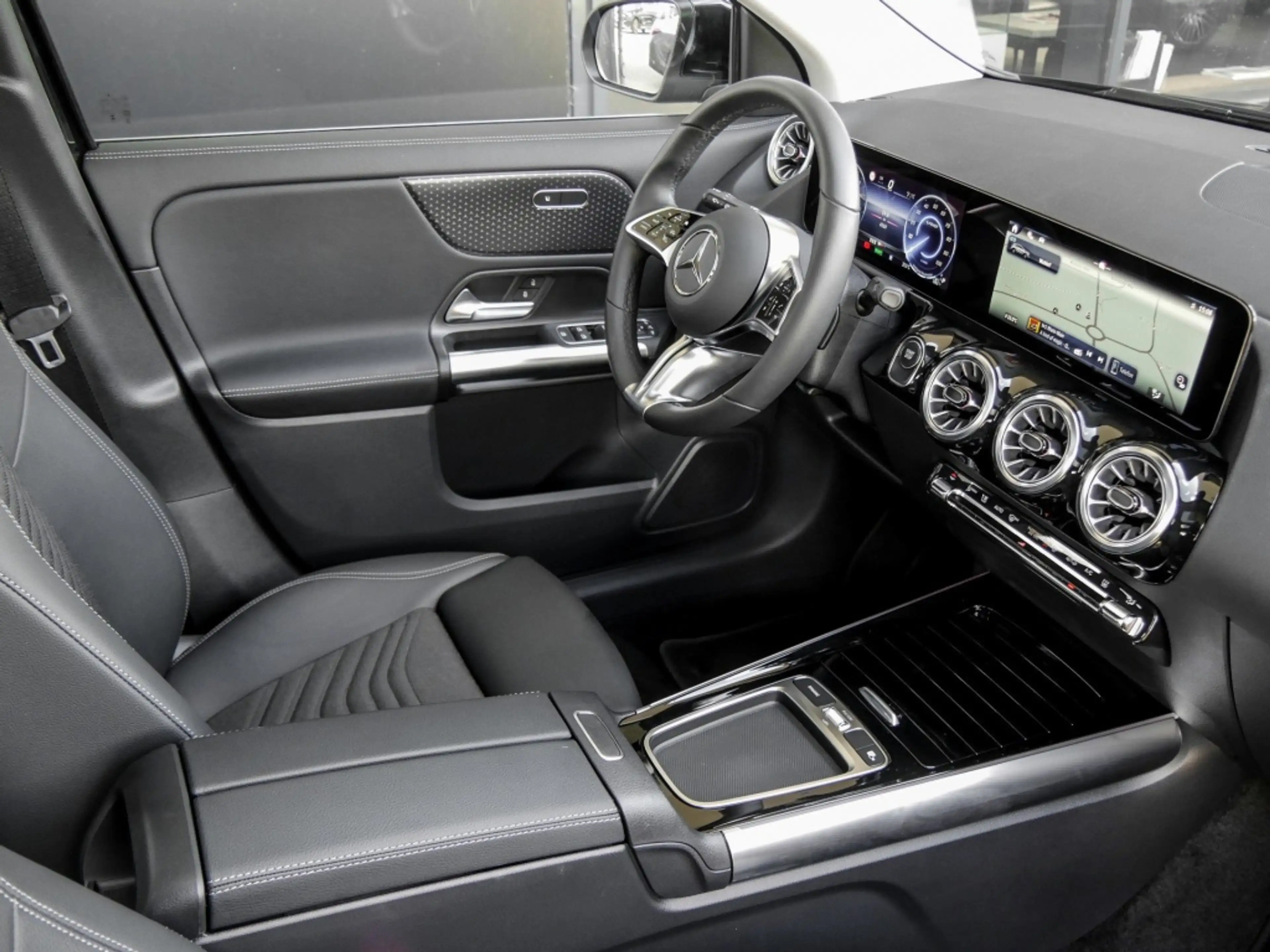Mercedes-Benz EQA 300 4M Progressive/Pano/360/Ambi/Totw/LED/18 — photo 4