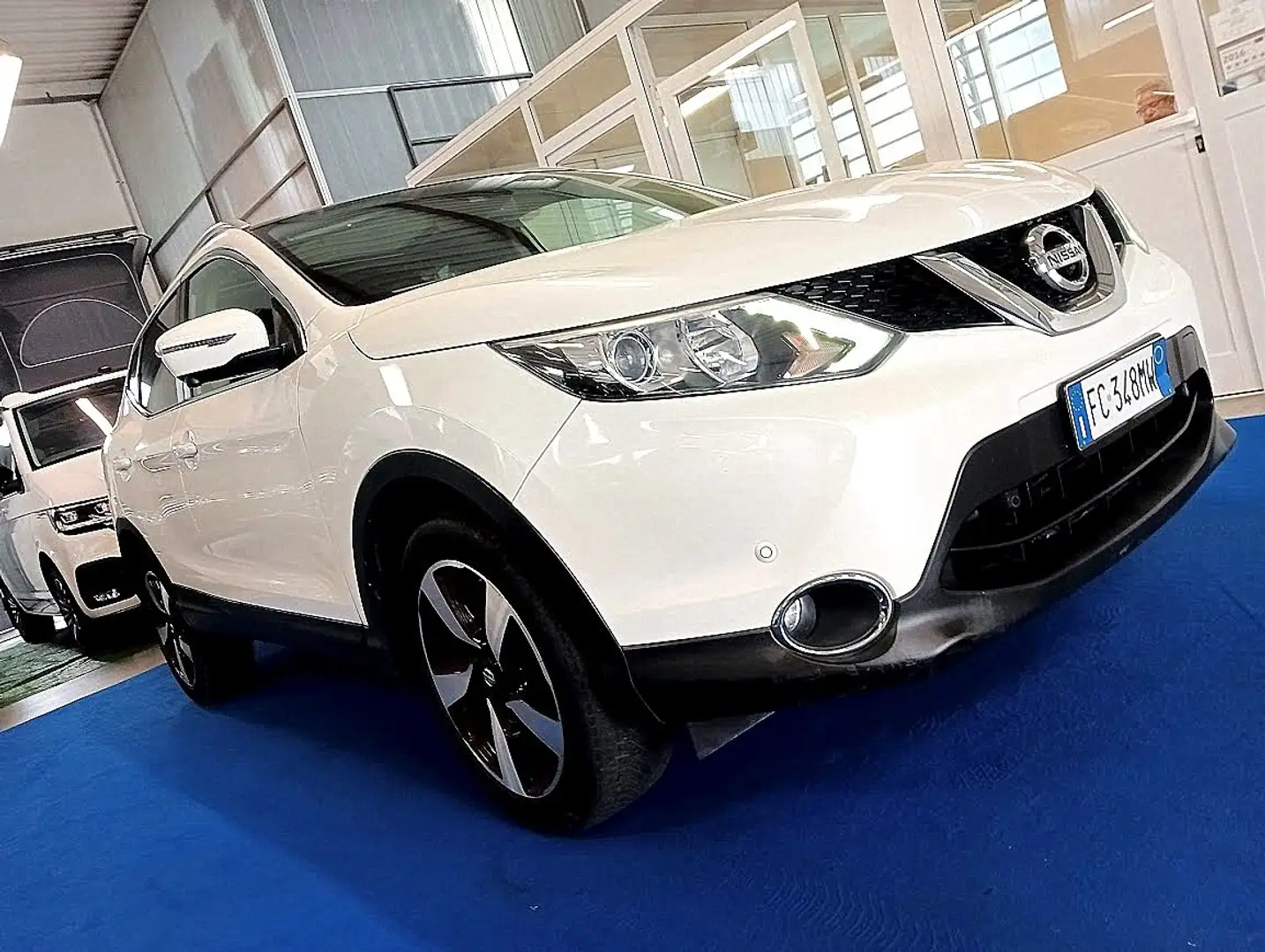 Nissan Qashqai 1.5 DCI TEKNA 360° TETTO PANO 18" EURO6 Blanc - 1