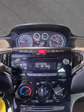 Lancia Ypsilon view 10