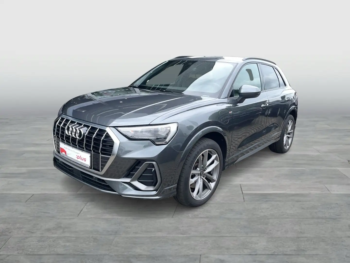Audi Q3 45 TFSIe S LINE SHZG LEDER AHK LM19 Grau - 2