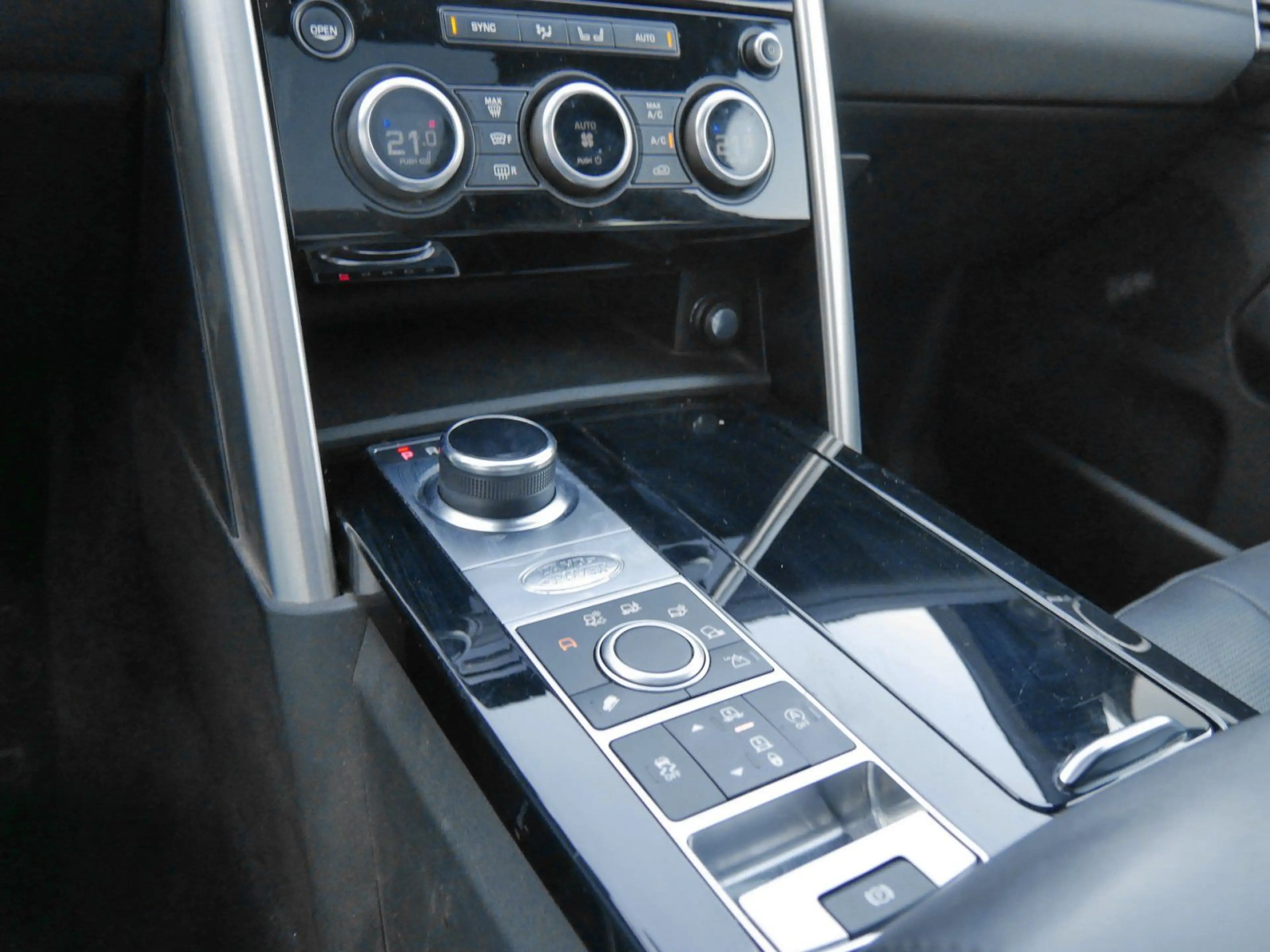 Land Rover Discovery 5 HSE SDV6 — photo 14