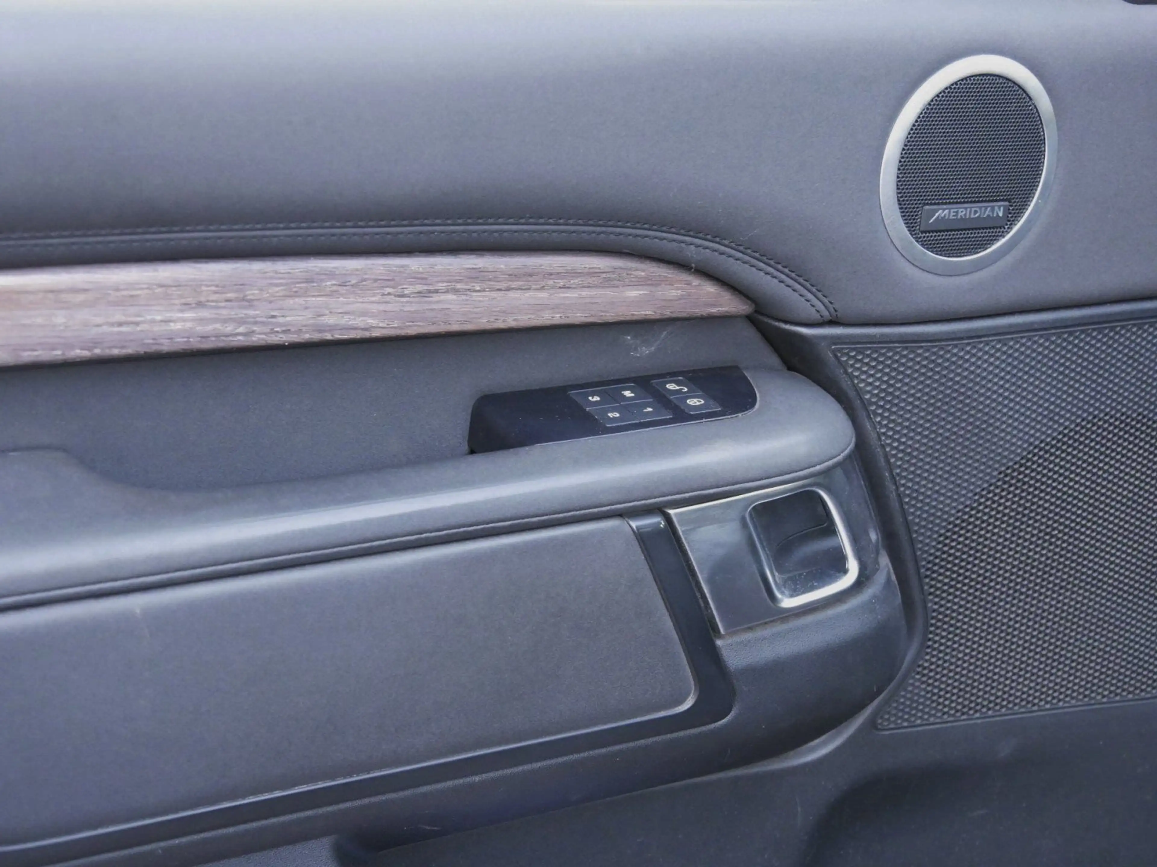 Land Rover Discovery 5 HSE SDV6 — photo 12