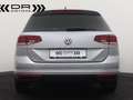 Volkswagen Passat Variant 1.6TDI SCR DSG FACELIFT BUSINESS - NAVI - MIRRORLI Zilver - thumbnail 2
