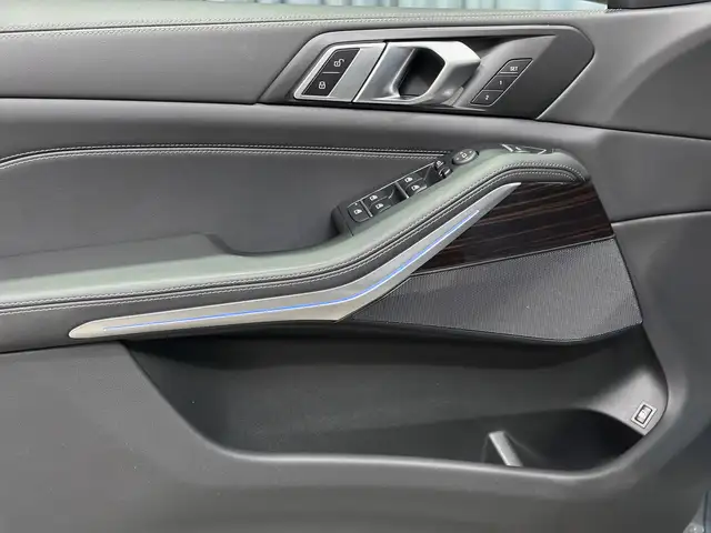 BMW X5 view 24