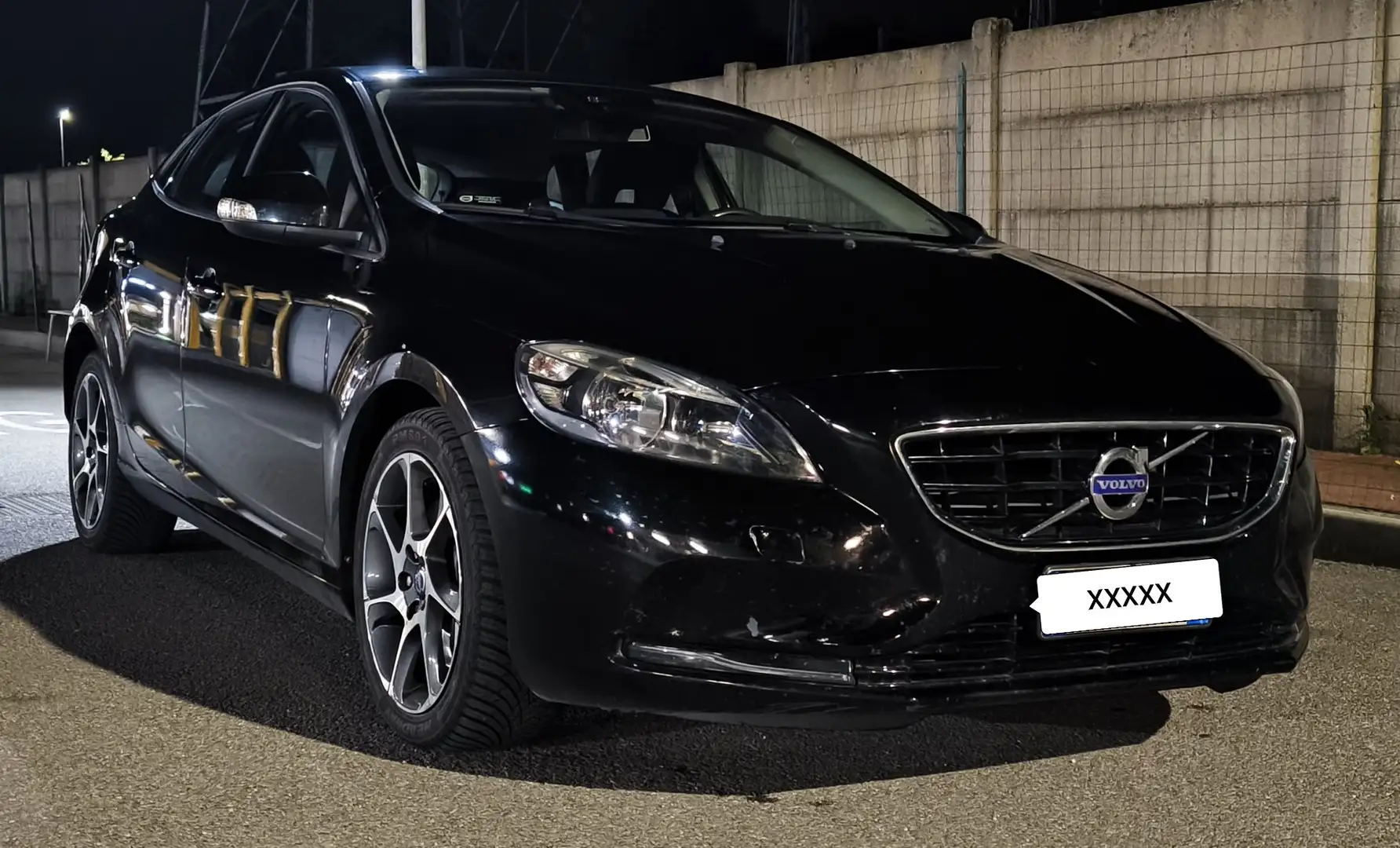 Volvo V40 2.0 D3 Kinetic 150 CV Cerchi 17' Cambio Manuale Noir - 1