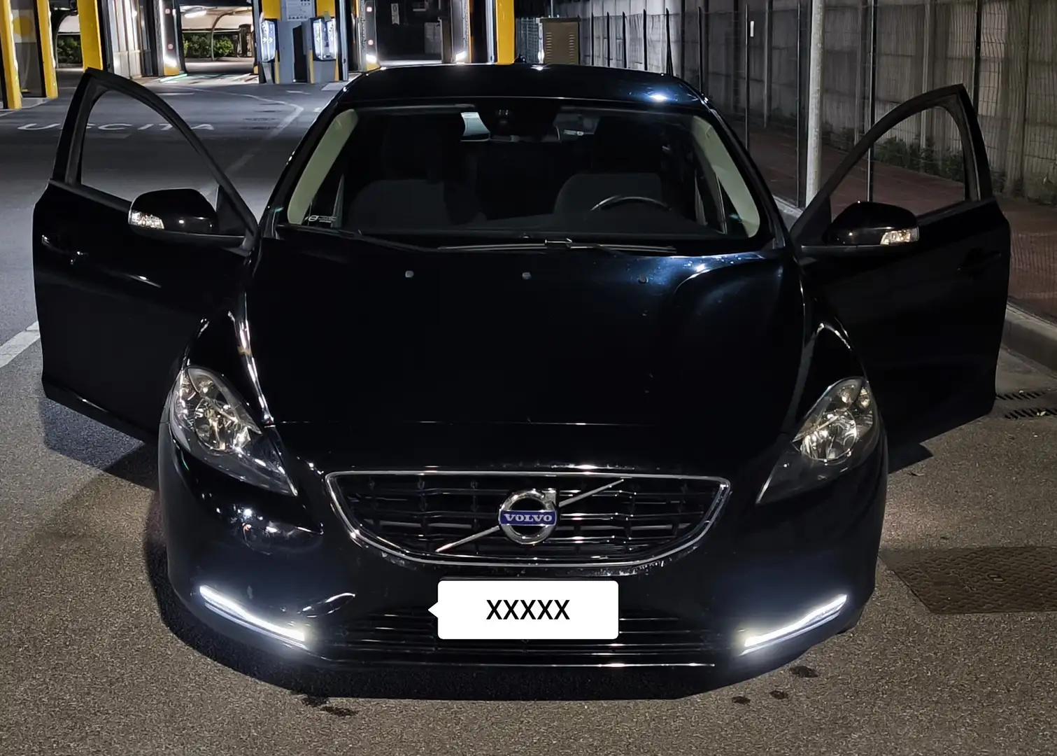 Volvo V40 2.0 D3 Kinetic 150 CV Cerchi 17' Cambio Manuale Noir - 2