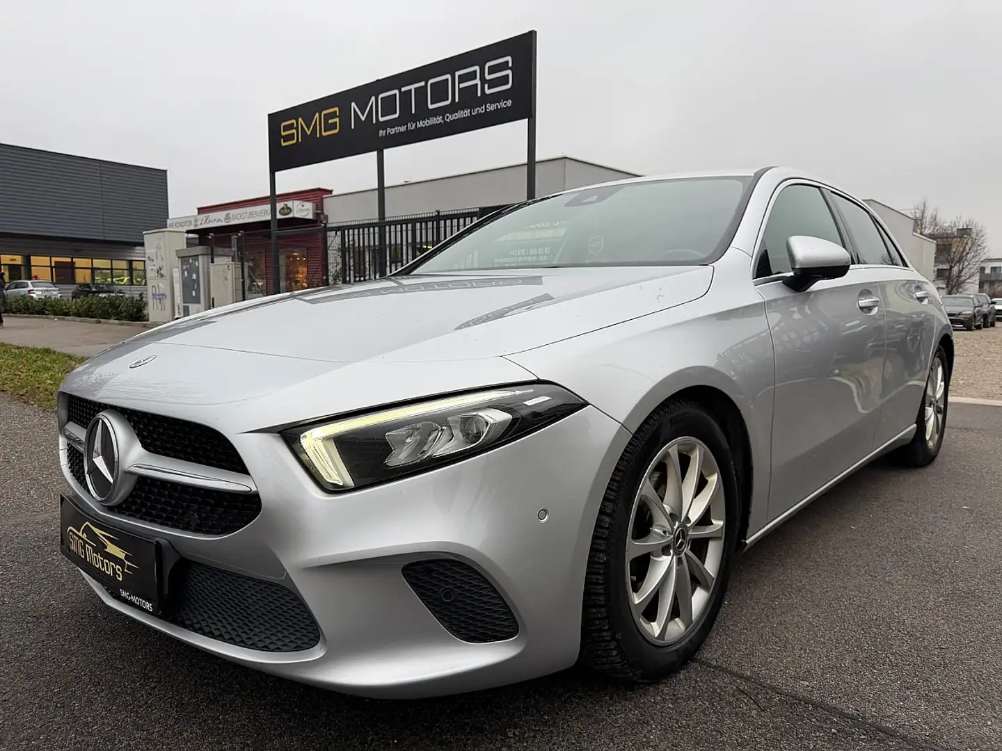 Mercedes-Benz Sonstige A -KLASSE MERCEDES BENZ A 180d AUTOMATIK Grau - 1