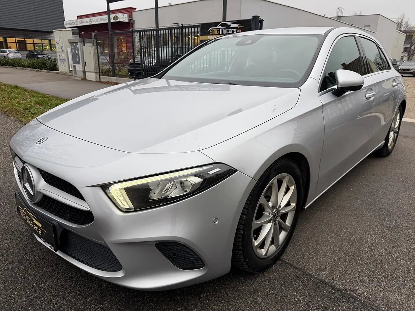 Mercedes-Benz Sonstige A -KLASSE MERCEDES BENZ A 180d AUTOMATIK Grau - 2