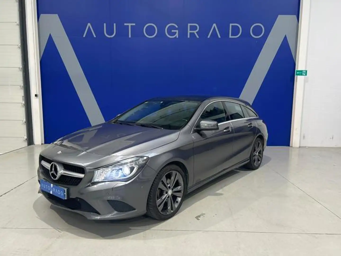 Mercedes-Benz CLA 45 AMG Shooting Brake 200d Line 4Matic 7G-DCT Gris - 1