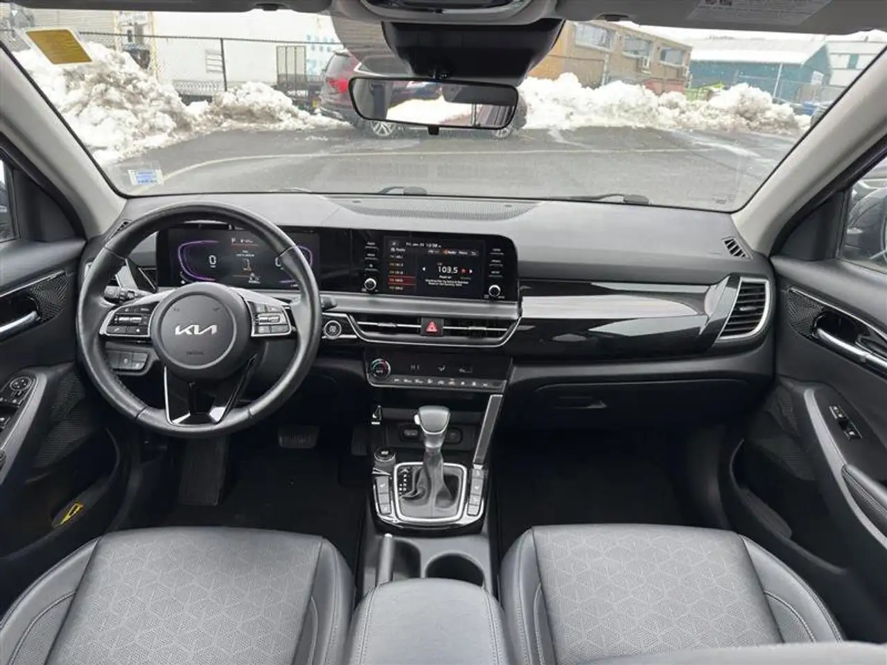 Kia Seltos снимка Kia Seltos