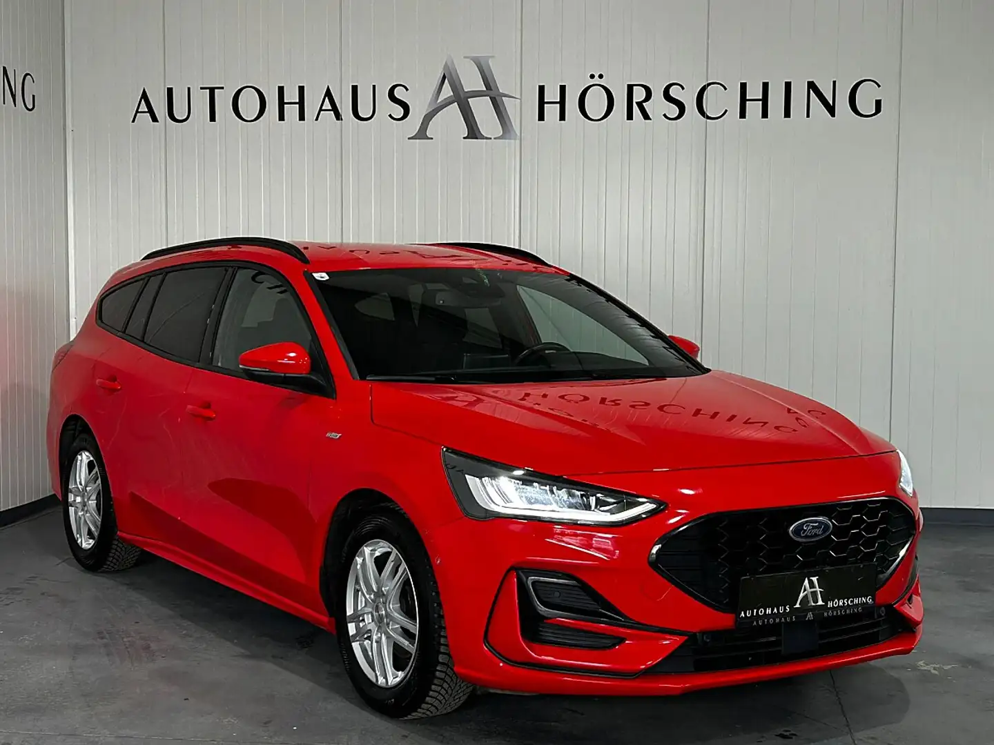 Ford Focus Turnier 1,5 EcoBlue ST-Line Style//ST-LINE/// Rot - 1