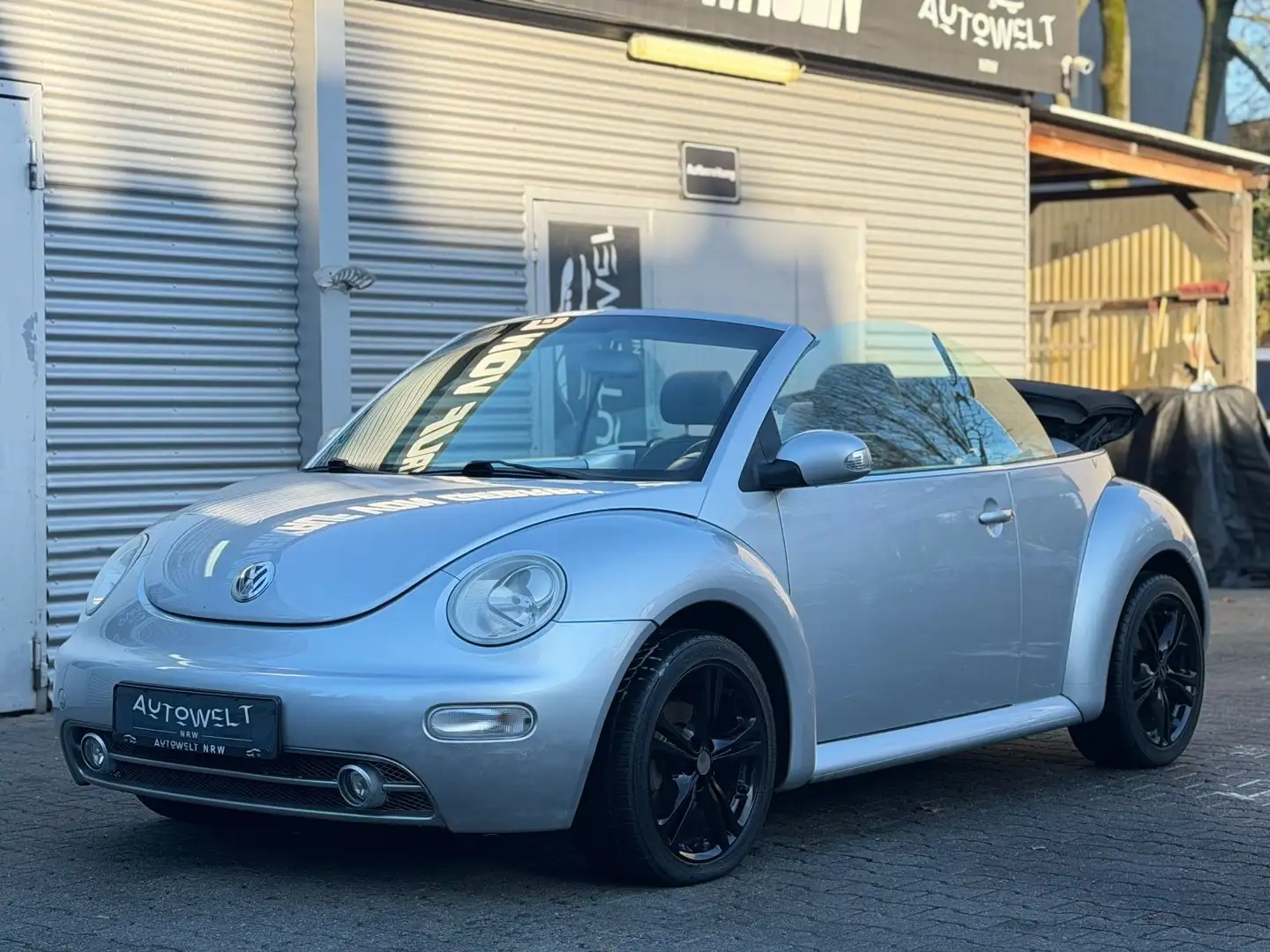 Volkswagen New Beetle Cabriolet 1.6 Highline *LEDER*SHZ*JBL Zilver - 2
