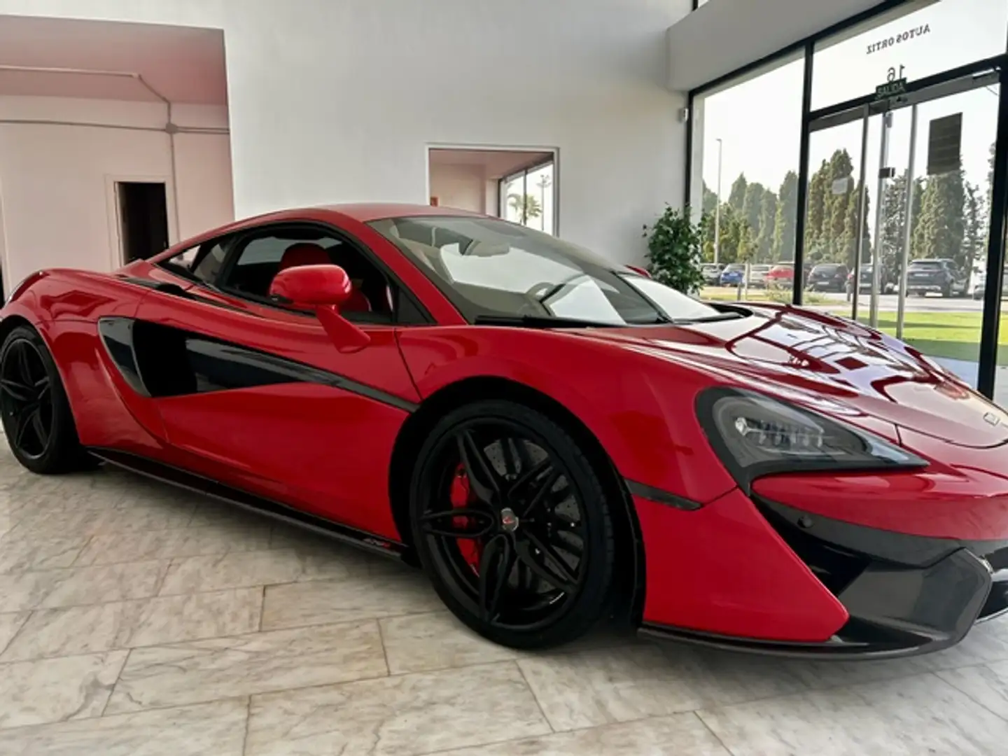 McLaren 570S Rojo - 1