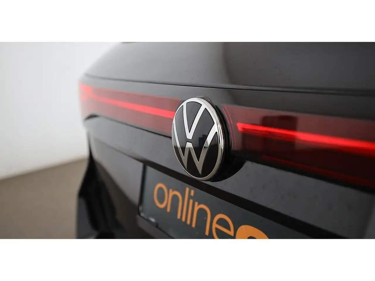 Volkswagen Passat Variant 1.5 TSI e Business Aut LED AHK NAV 8