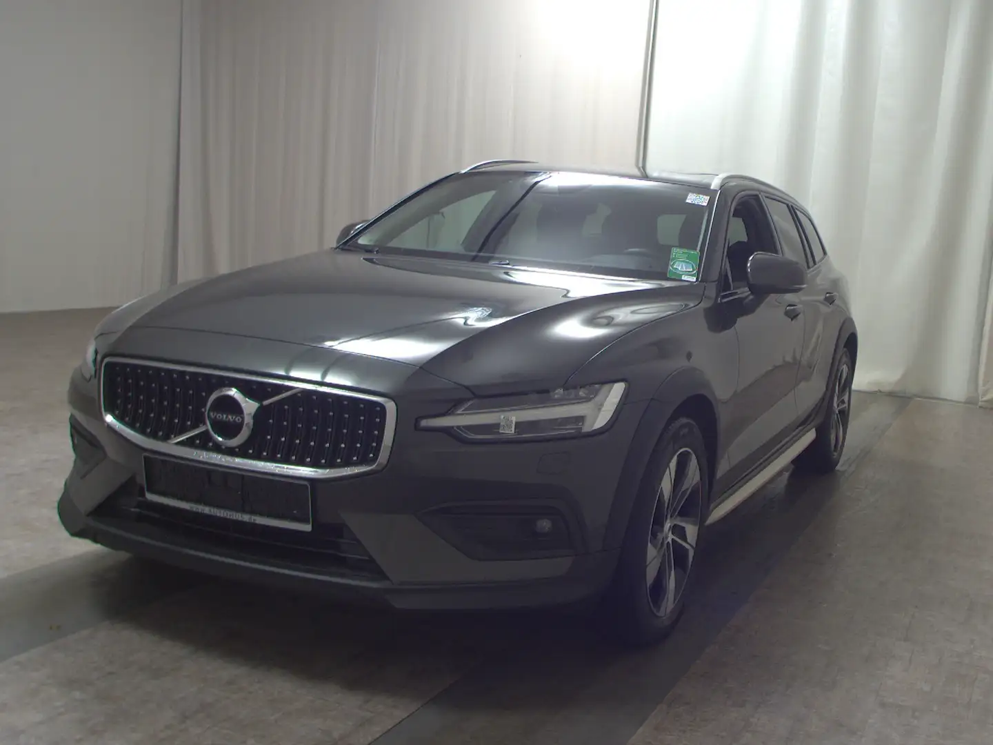 Volvo V60 Cross Country B4 D AWD Navi LED Pano H-K AHK Grau - 2
