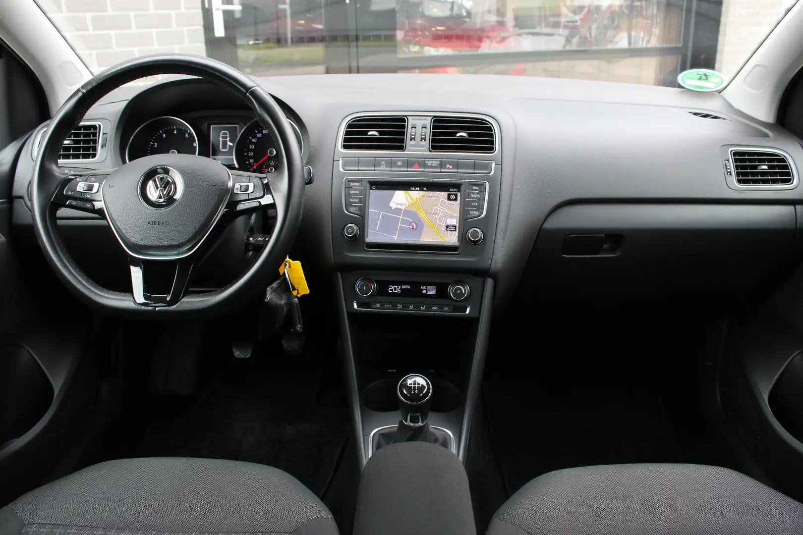 Volkswagen Polo 1.2 TSI Edition R / Navigatie / Clima / N.A.P. Zwart - 2