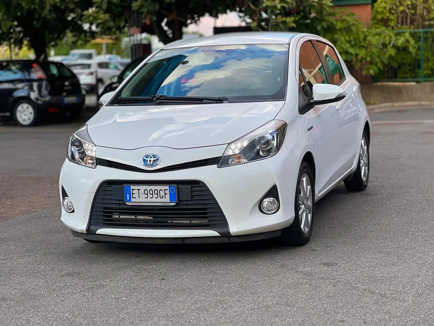 Toyota Yaris 5p 1.5h Lounge+ - 1