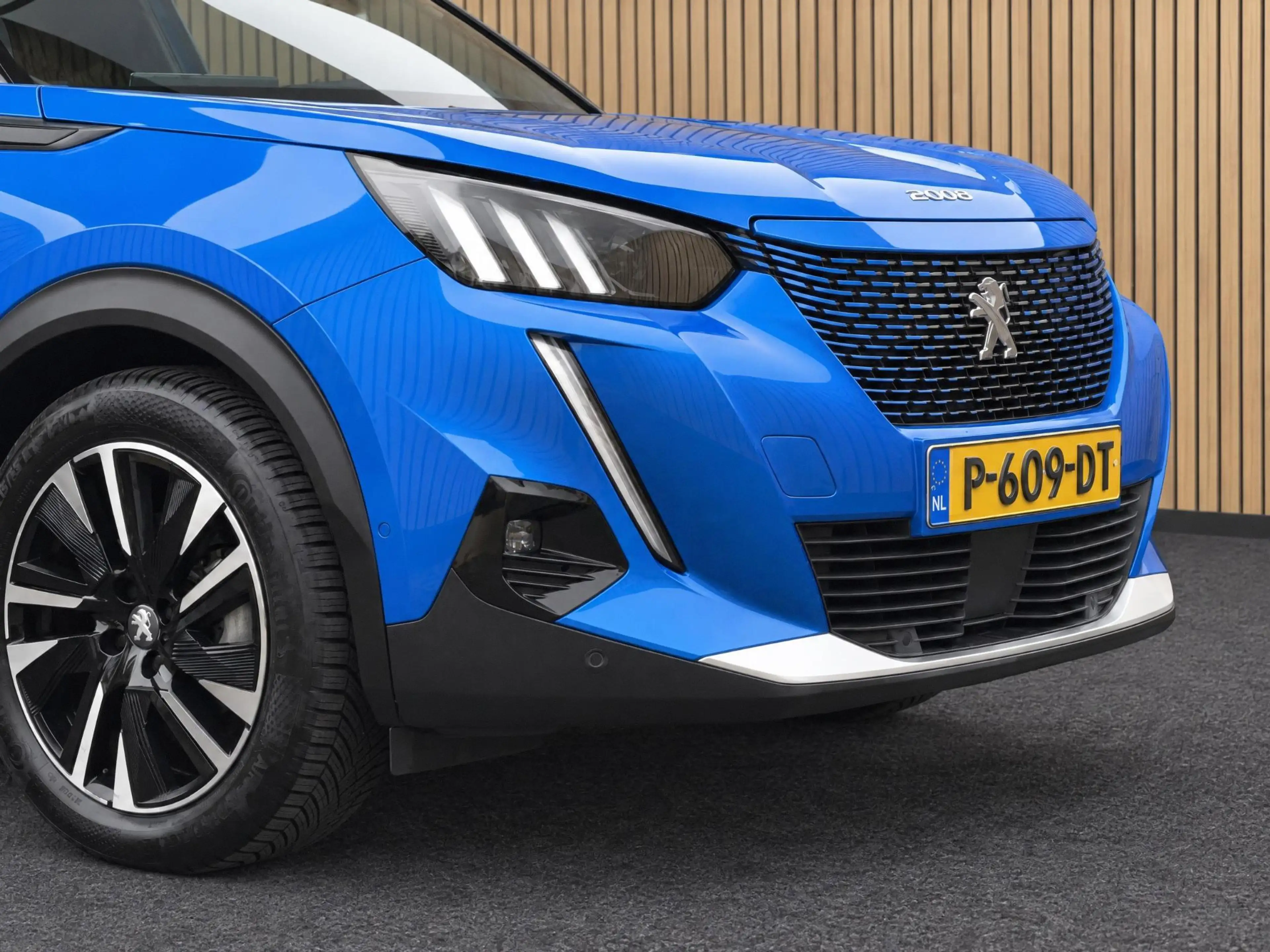Peugeot e-2008 EV GT Pack 50 kWh | Navi / Camera / Climate — photo 11