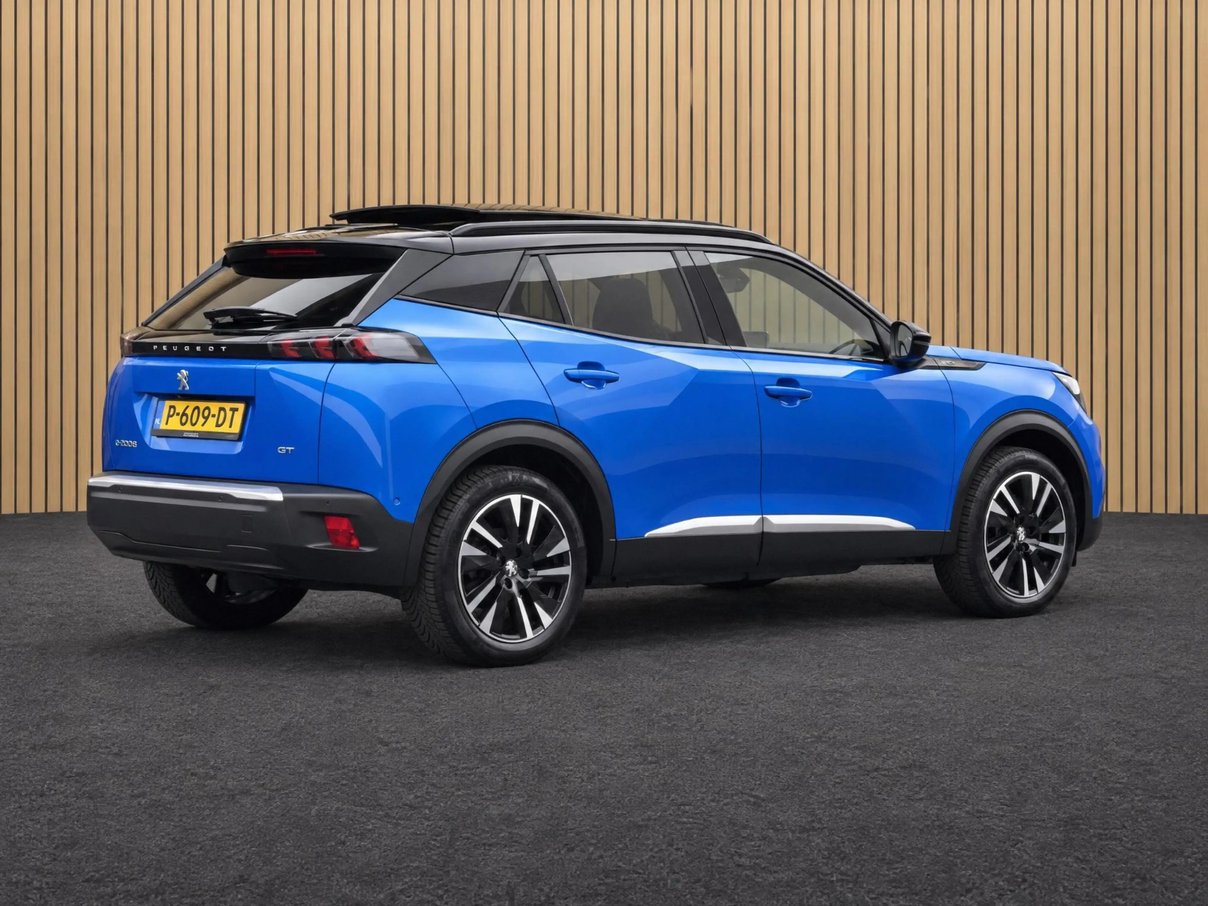 Peugeot e-2008 EV GT Pack 50 kWh | Navi / Camera / Climate — photo 7
