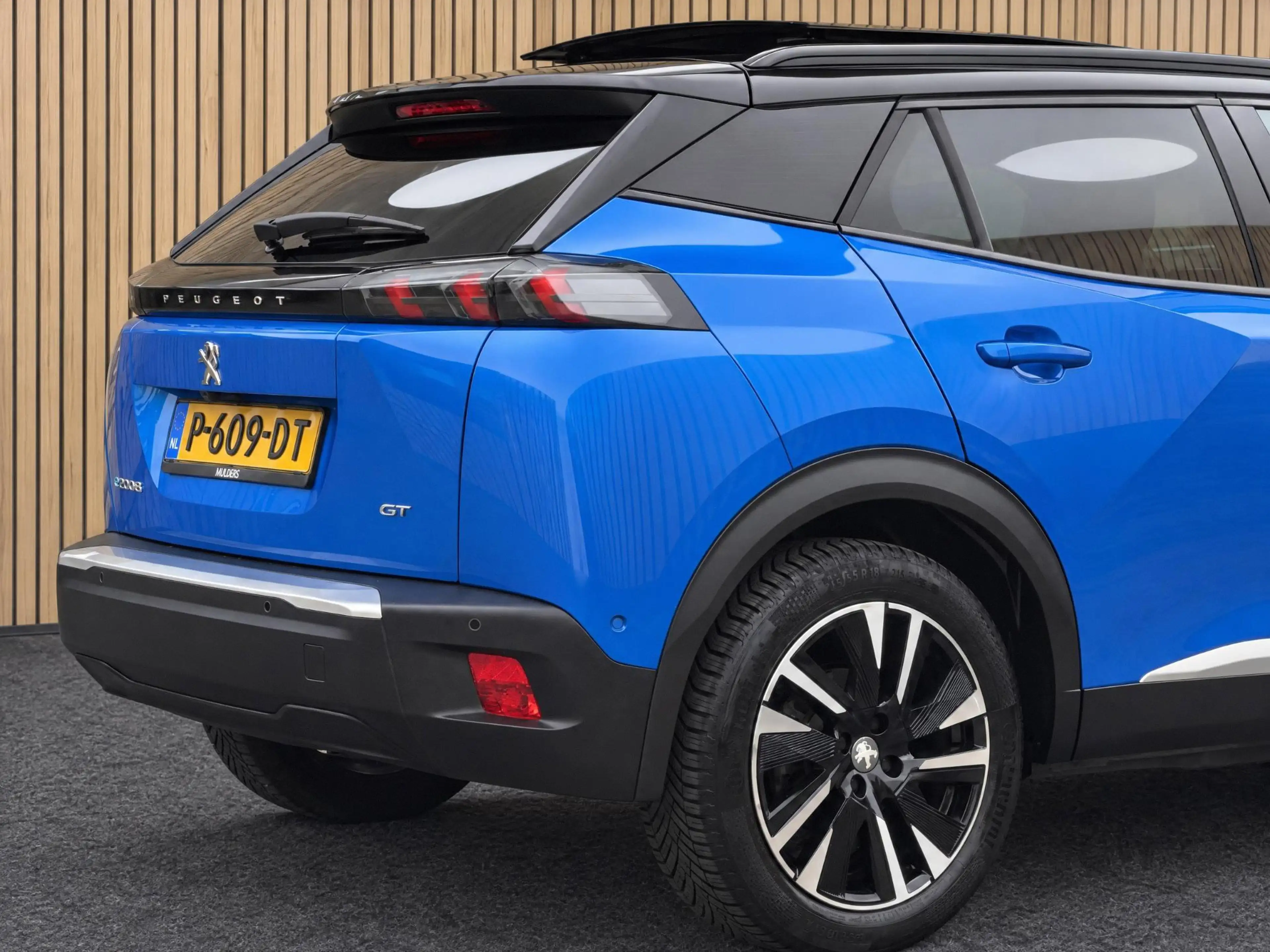 Peugeot e-2008 EV GT Pack 50 kWh | Navi / Camera / Climate — photo 12