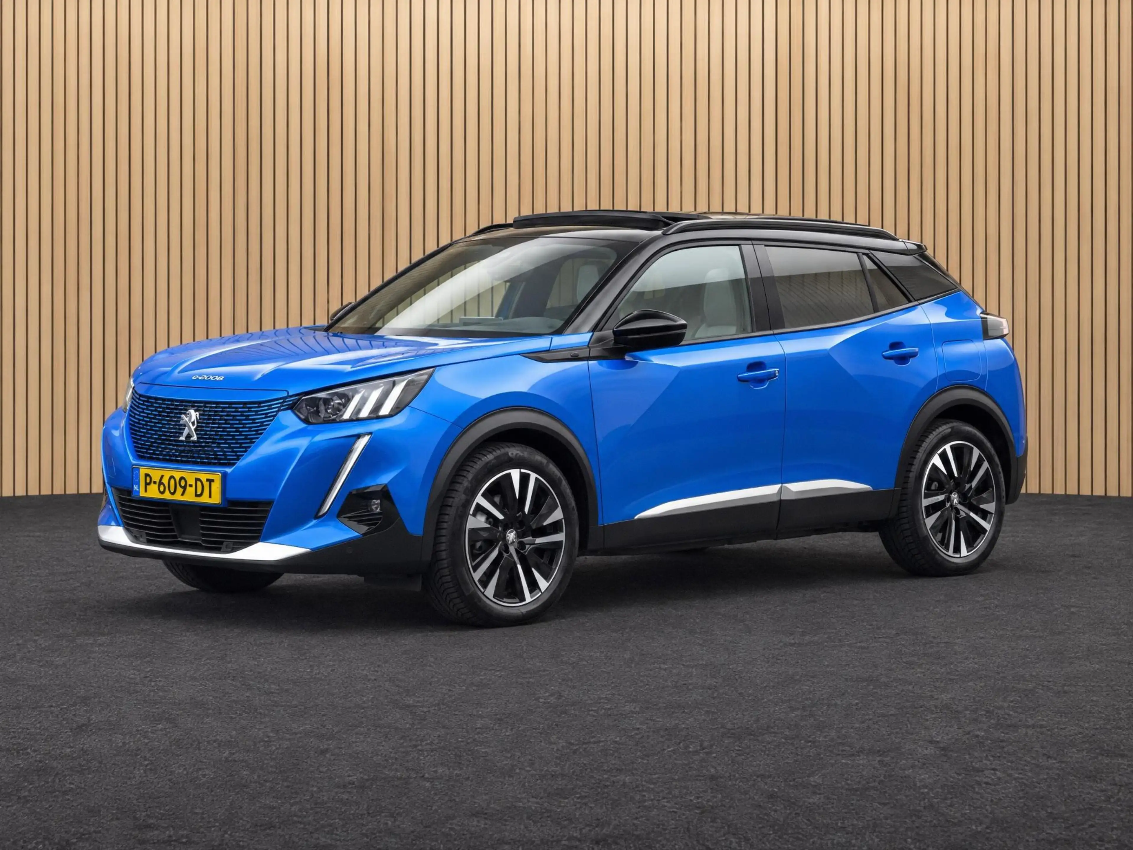 Peugeot e-2008 EV GT Pack 50 kWh | Navi / Camera / Climate — photo 6