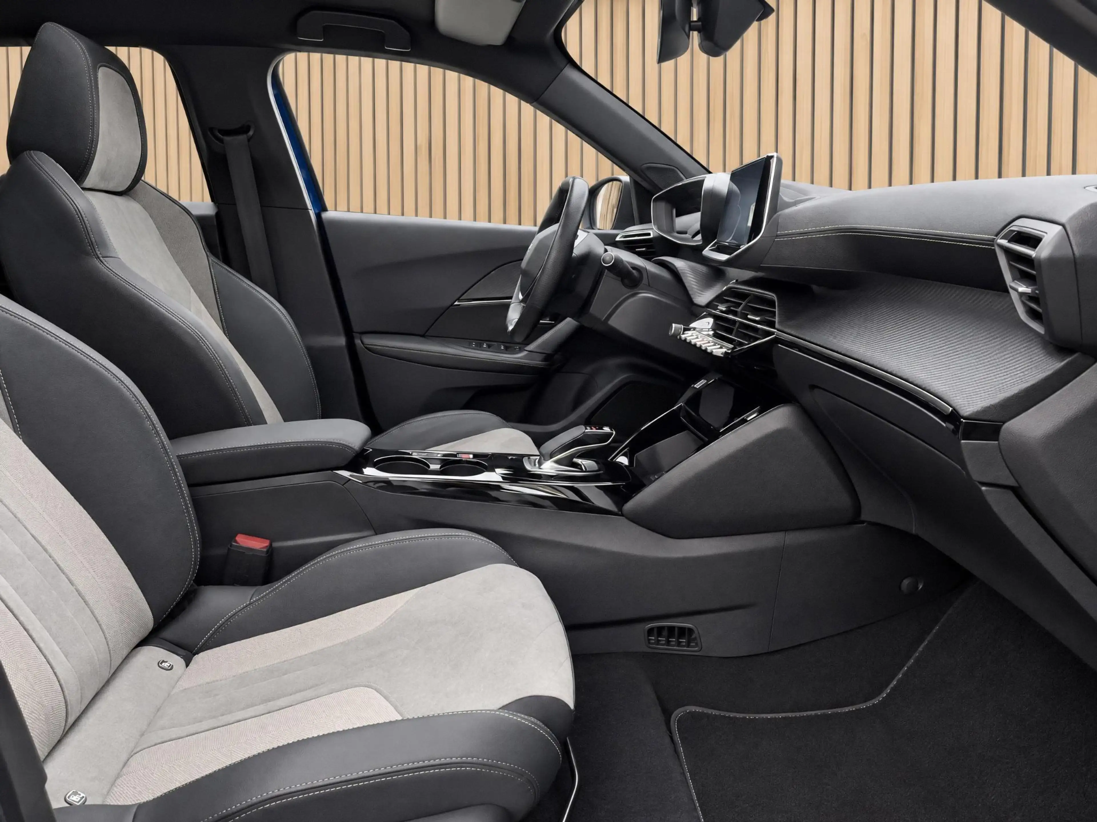 Peugeot e-2008 EV GT Pack 50 kWh | Navi / Camera / Climate — photo 8