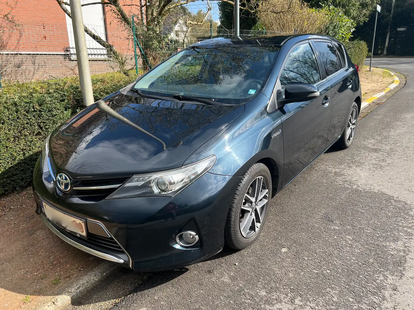 Toyota Auris 1.8i HSD Dynamic CVT Bleu - 1