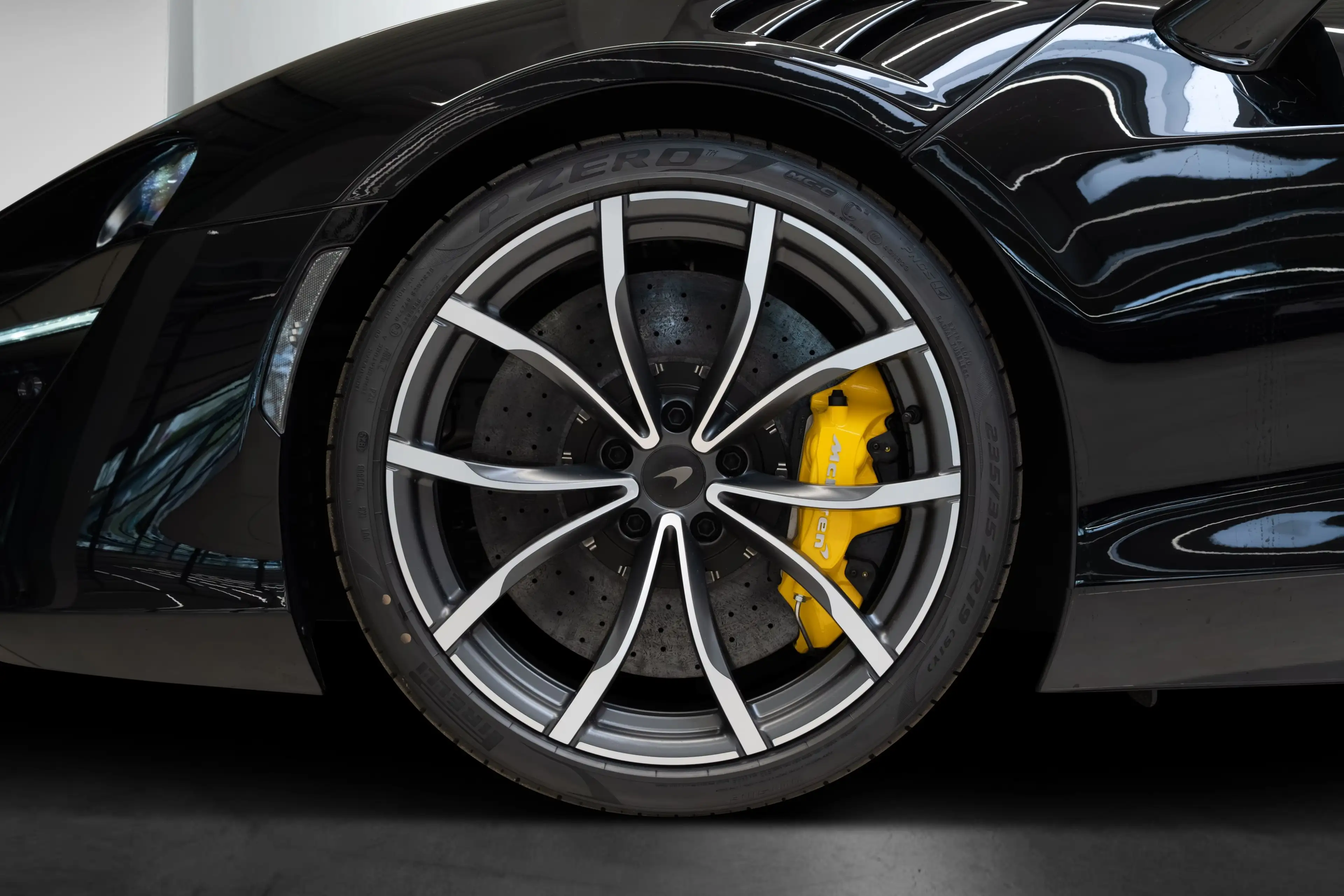 McLaren Artura Performance I Lift I MSO Paint — photo 8