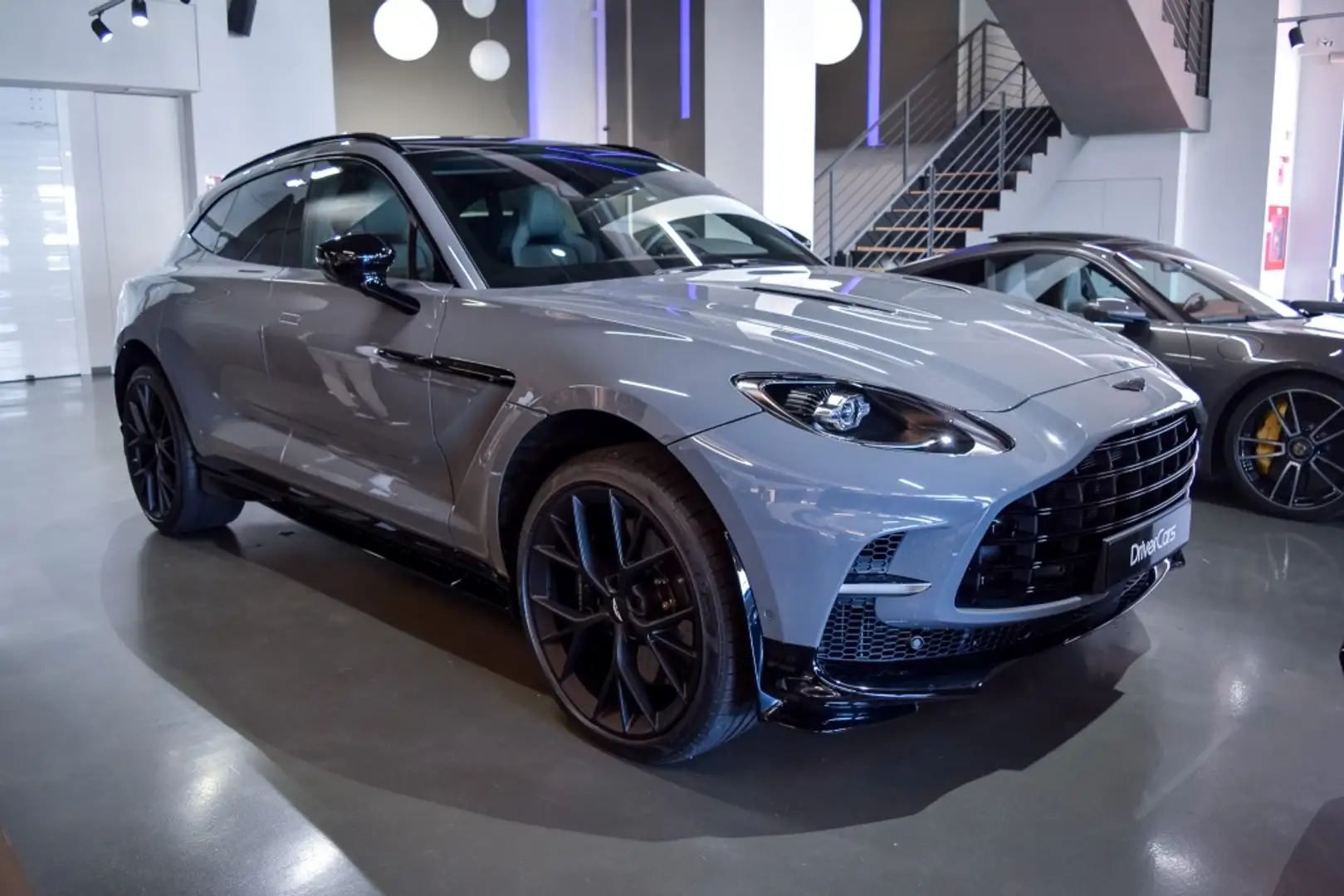 Aston Martin DBX 4.0 AWD Aut. Gris - 1