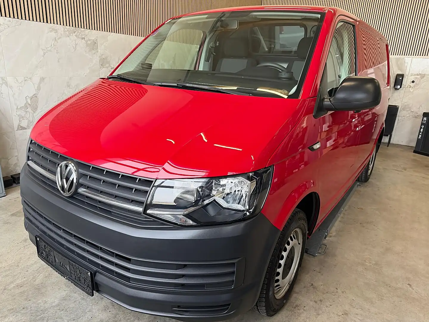 Volkswagen T6 Kasten KR Heckklappe 2,0 TDI NEUER ÖAMTC TES... Rot - 1